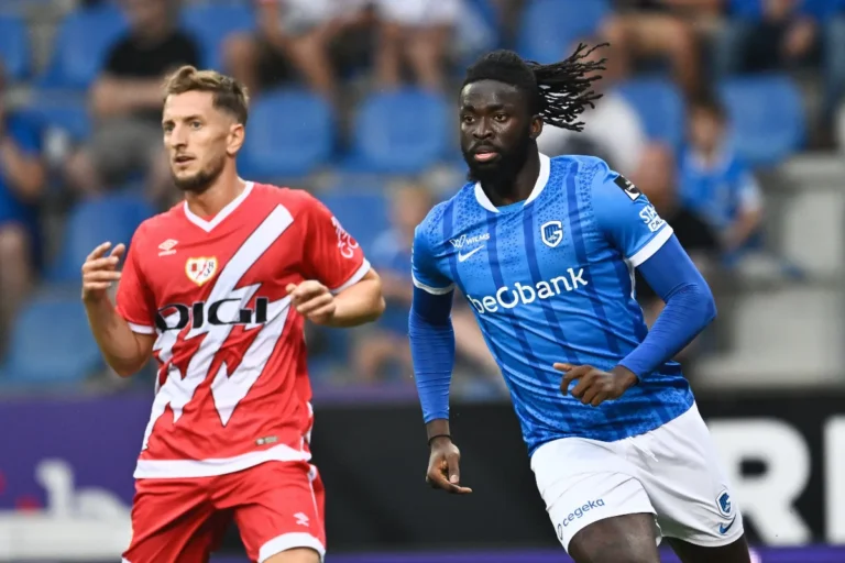 Tolu Arokodare avec genk @Alamy