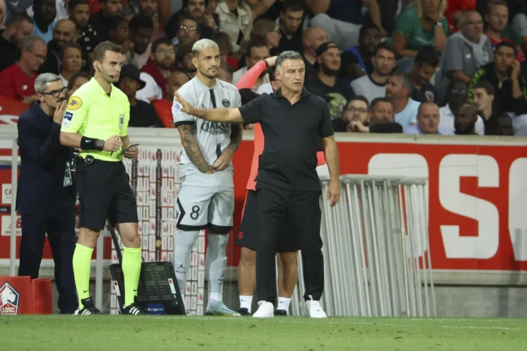 Un ancien joueur du PSG accueilli en rockstar à son retour au pays