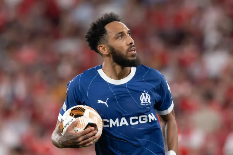 Vidéo : Aubameyang retourne à Saint-Étienne !