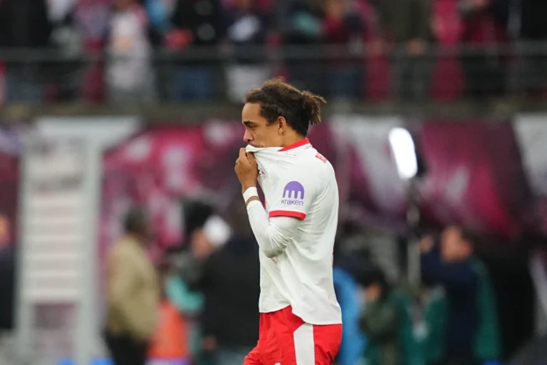 Yussuf Poulsen vers la sortie ©Alamy