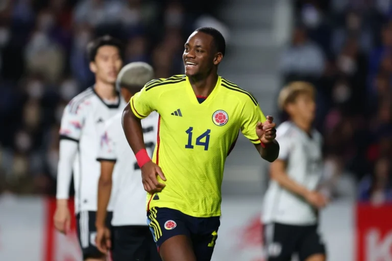 Jhon Duran avec sa sélection @Alamy