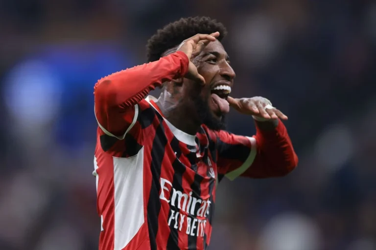 Emerson Royal sous le maillot du Milan AC @Alamy