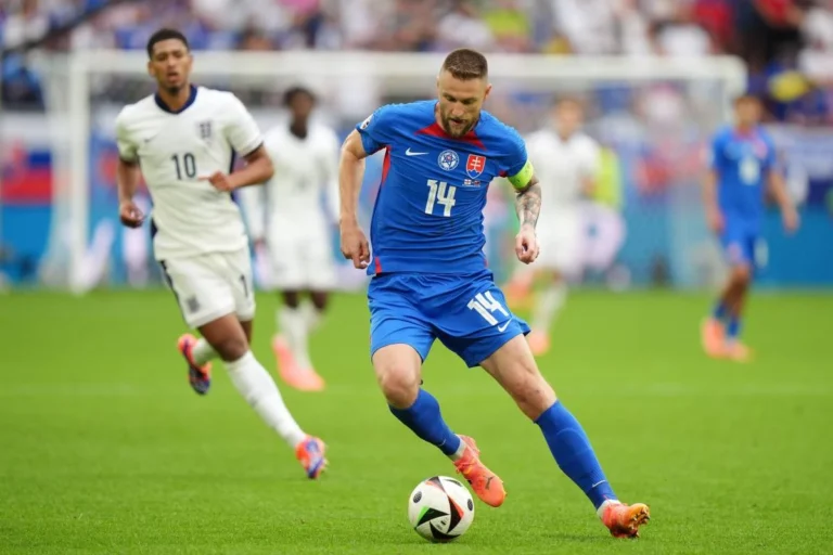 Skriniar avec le maillot de sa sélection @Alamy