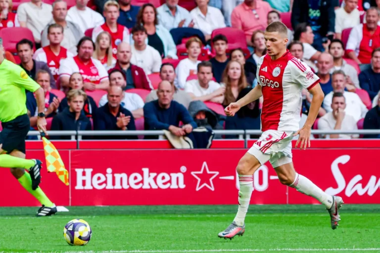 Anton Gaaei visé par le Paris FC ©Alamy