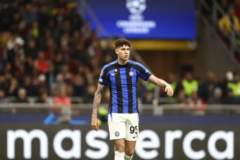 Le prix d'Alessandro Bastoni dévoilé par l'Inter Milan ©Alamy