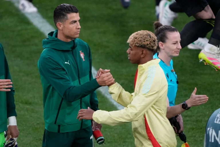 Cristiano Ronaldo détourne le garde du corps de Lamine Yamal
