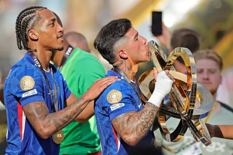Enzo Fernandez visé par le PSG ©Alamy