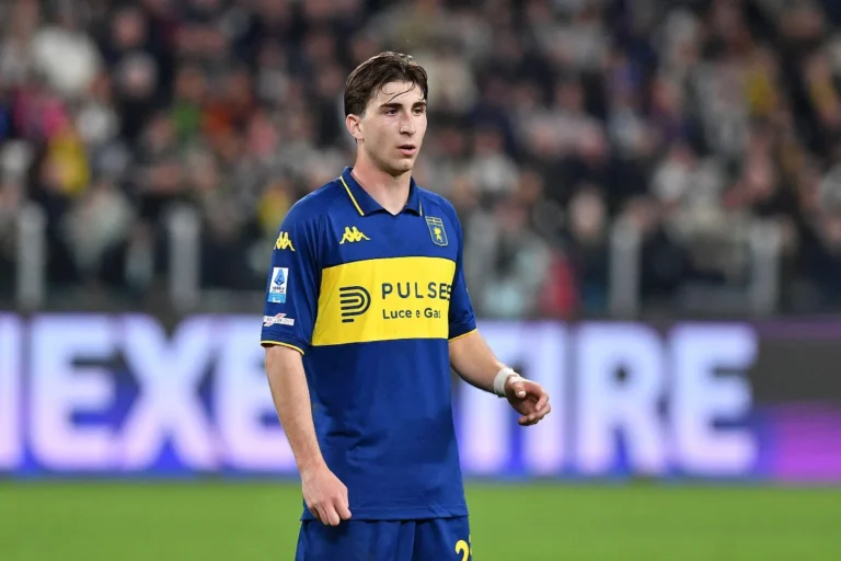 Fabio Miretti avec le Genoa @Alamy