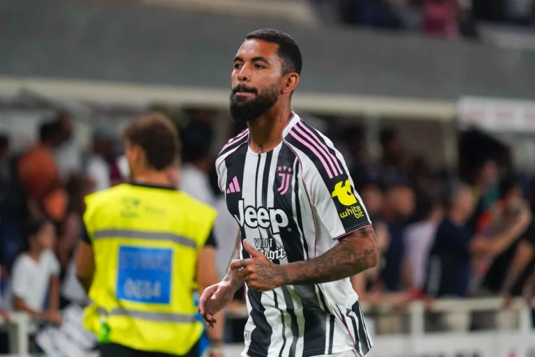 Douglas Luiz lors de son passage à la Juventus @Alamy