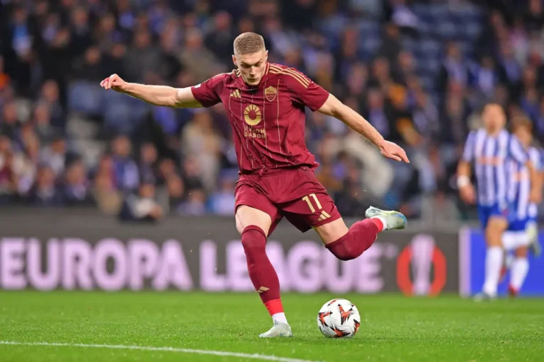 Artem Dovbyk visé par Naples ©Alamy