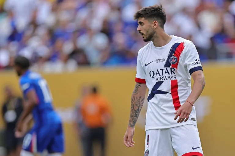 Lucas Beraldo avec le PSG @Alamy