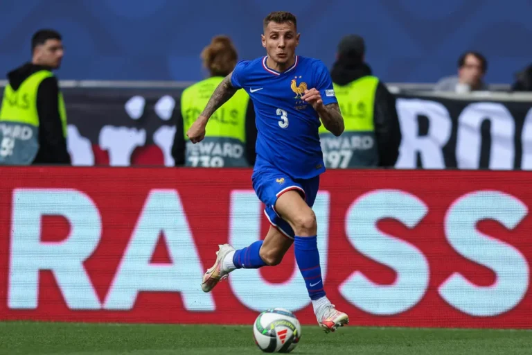 Lucas Digne avec la France @Alamy
