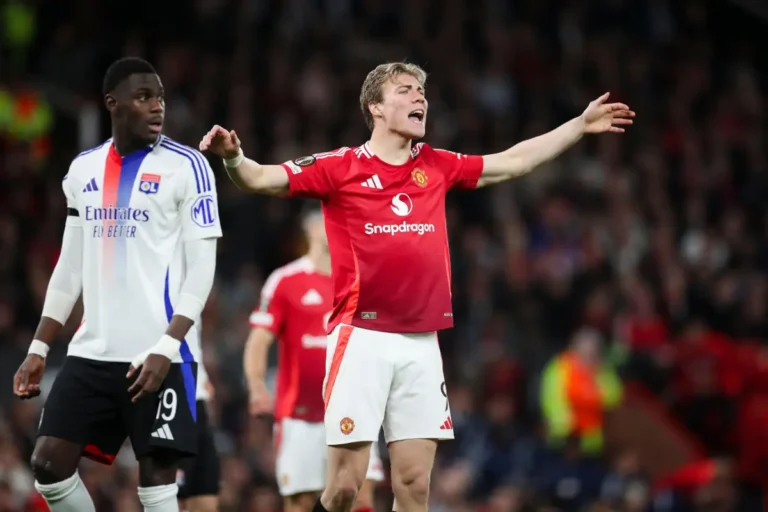 Man United et Chelsea appelés d'urgence à Naples