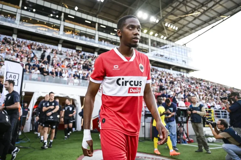 Michel-Ange Balikwisha avec le Royal Antwerp @Alamy