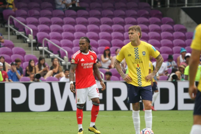 Renato Sanches signe au Panathinaikos ©Alamy