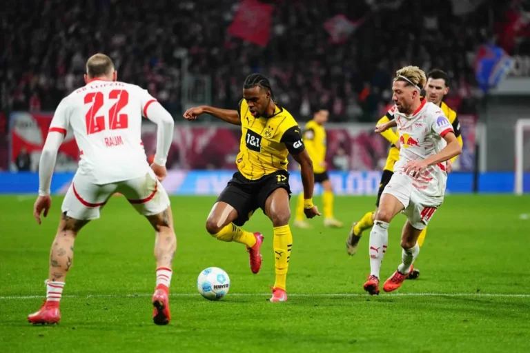 Carney Cukwuemeka sous le maillot de Dortmund @Alamy