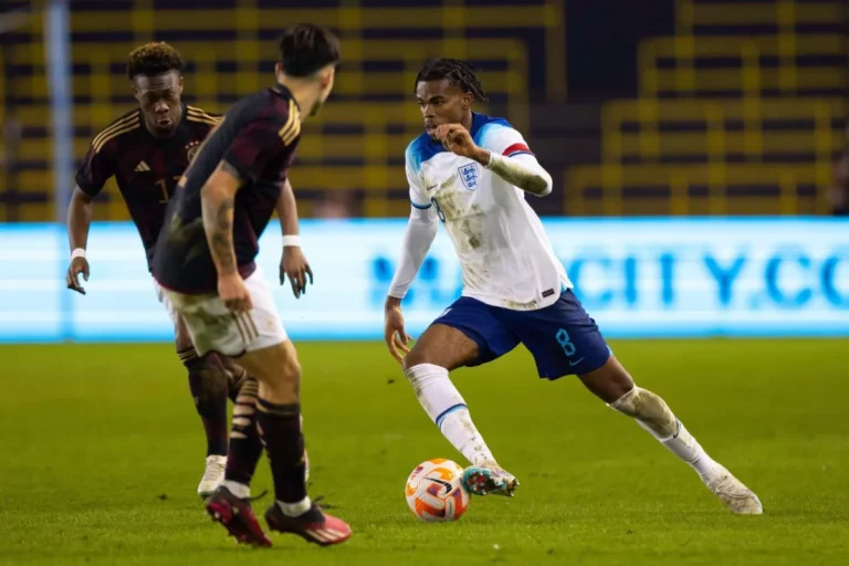 Carney Chukwuemeka avec la sélection anglaise @Alamy