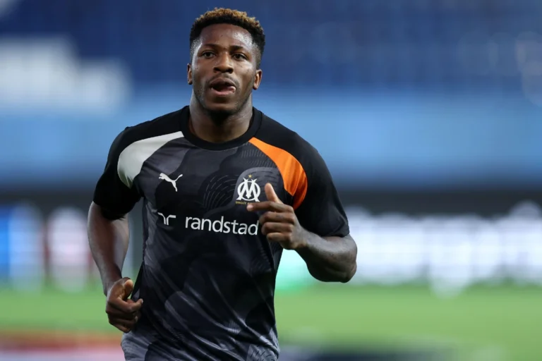 Faris Moumbagna à l'échauffement avec Marseille @Alamy