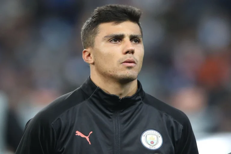 Rodri avant un match avec Manchester City @Alamy