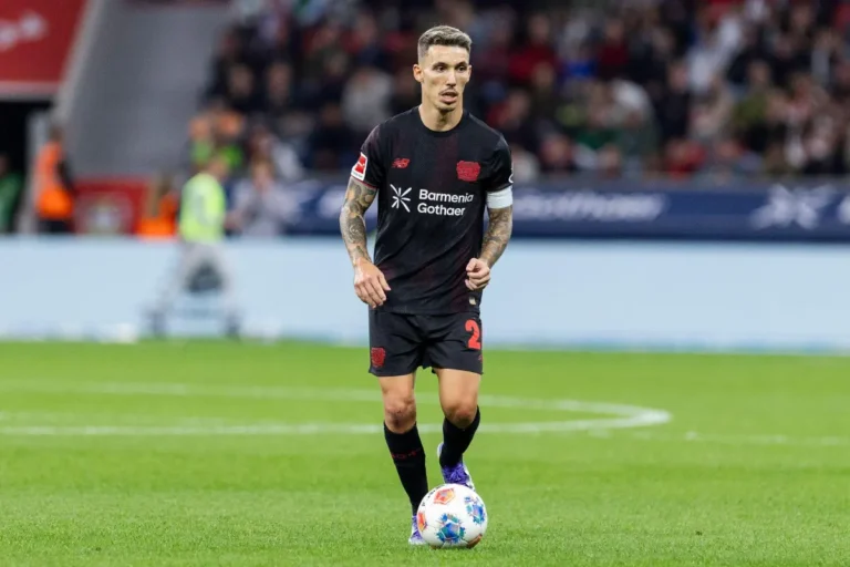 Alejandro Grimaldo avec le Bayer Leverkusen @Alamy