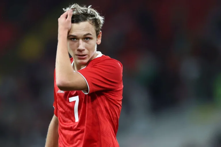 Aleksey Batrakov avec la Russie @Alamy