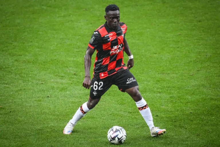 Arthur Avom sous le maillot de Lorient @Alamy