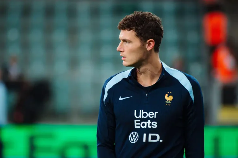 Benjamin Pavard prend la défense de Roberto De Zerbi ©Alamy