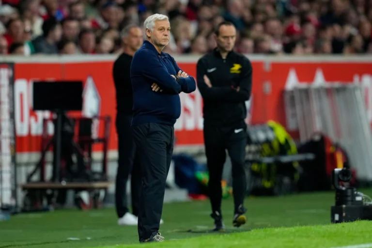 Bruno Genesio critique l'arbitrage ©Alamy