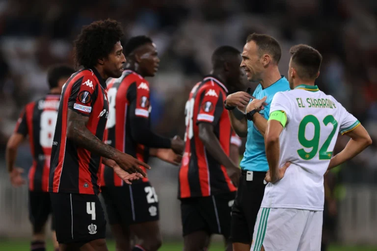 Dante entre dans l'histoire en Ligue Europa ©Alamy