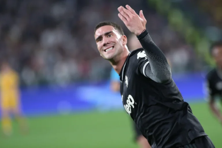 Dusan Vlahovic visé par Liverpool ©Alamy