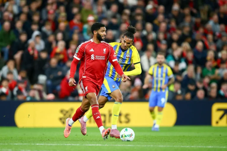 Joe Gomez sous le maillot de Liverpool @Alamy