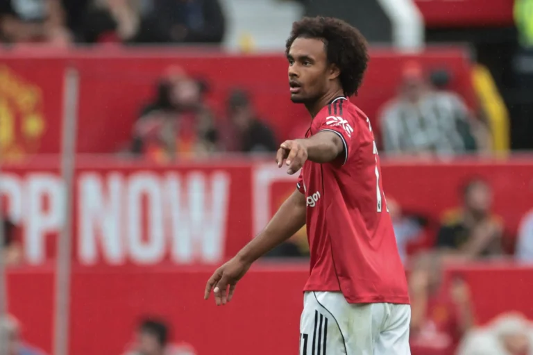 Joshua Zirkzee sous le maillot de Manchester United ©Alamy