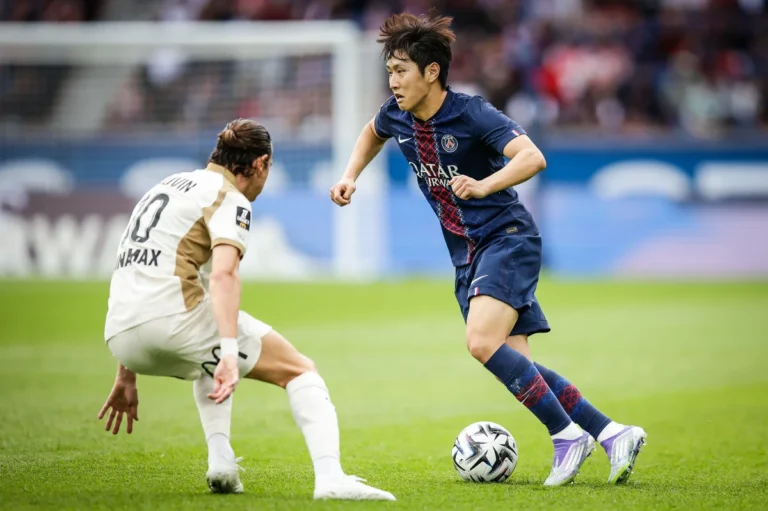 Kang-in Lee sous le maillot du PSG @Alamy