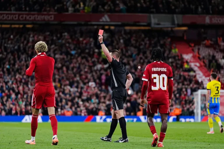 Liverpool : Hugo Ekitike présente ses excuses