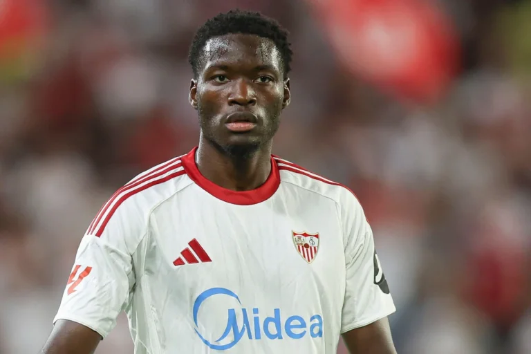 Lucien Agoumé sous le maillot du FC Séville @Alamy