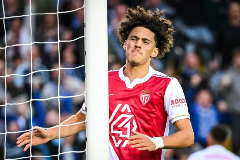 Maghnes Akliouche sur le départ ©Alamy