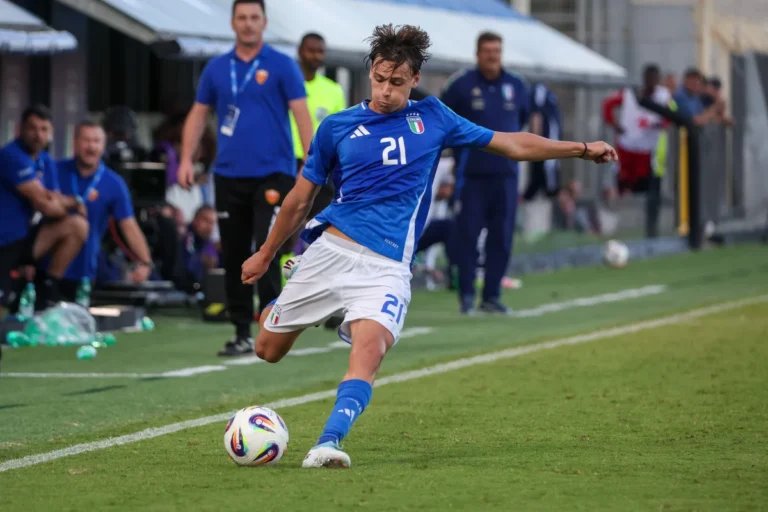 Niccolò Pisilli sous le maillot de l'Italie @Alamy