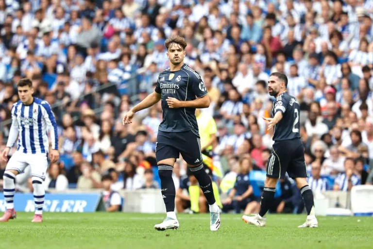 Raúl Asencio avec le Real Madrid @Alamy