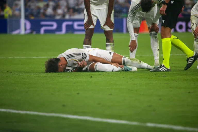 Raul Asencio visé par le Besikatas ©Alamy