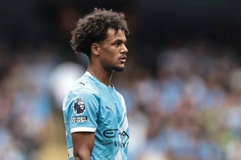 Rico Lewis prolonge avec Manchester City @Alamy