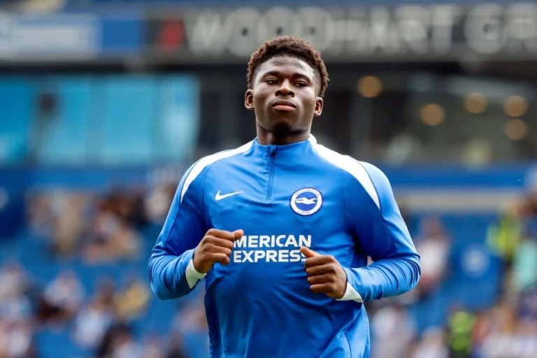 Carlos Baleba à l'échauffement avec Brighton @Alamy
