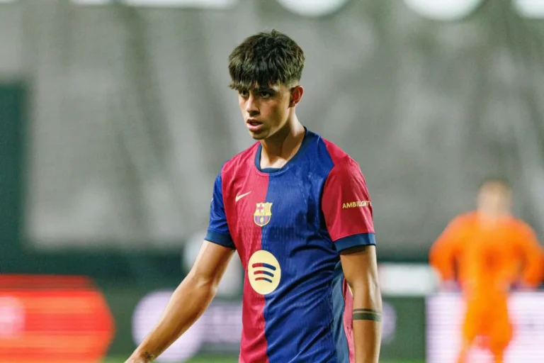 Marc Bernal sous le maillot du FC Barcelone @Alamy