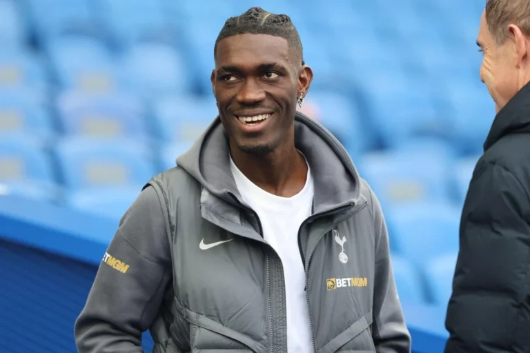 Le milieu de terrain Yves Bissouma @Alamy