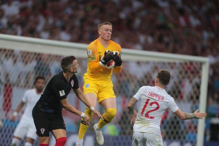 Jordan Pïckford avec le maillot de la sélection anglaise @Alamy