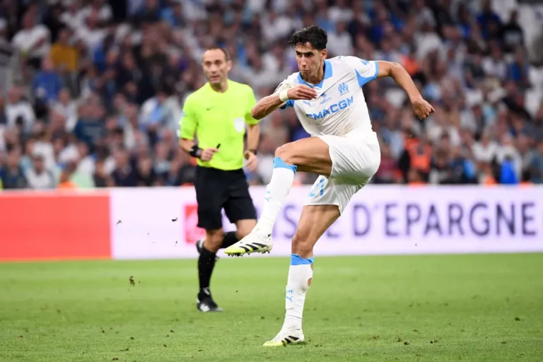 Nayef Aguerd agressé à l’aéroport ©Alamy