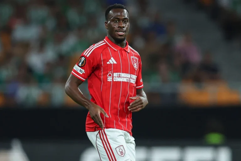 Arnaud Kalimuendo avec Nottingham Forest @Alamy