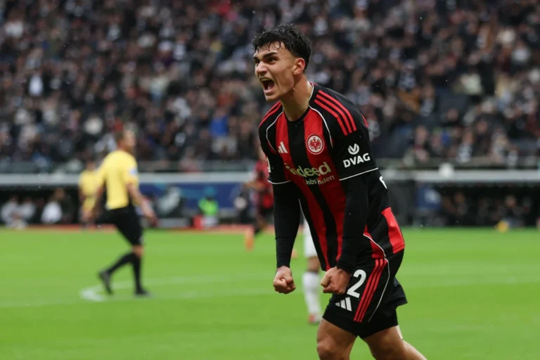 Can Uzun avec Francfort @Alamy