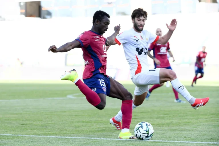 Cheick Oumar Konaté avec Clermont @Alamy