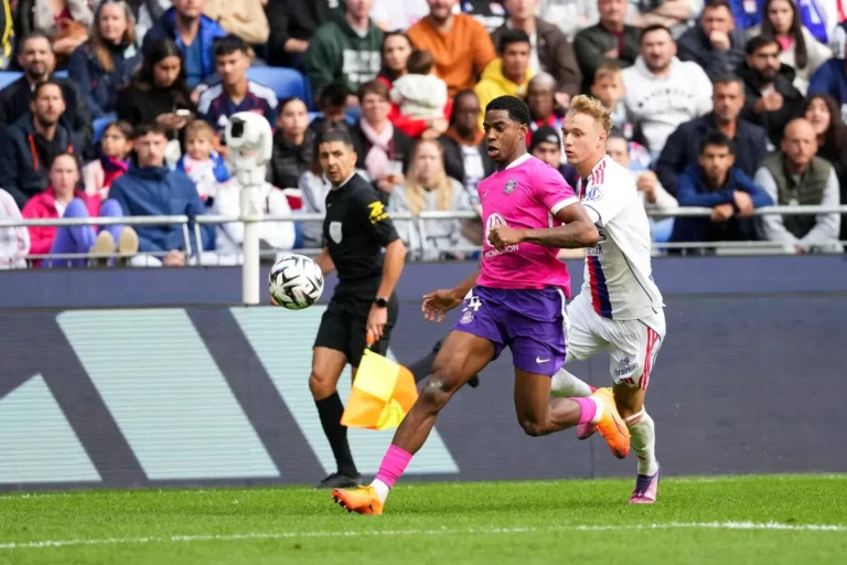 Dayann Methalie avec le Toulouse Football Club @Alamy