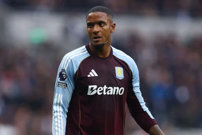 Ezri Konsa visé Tottenham @Alamy